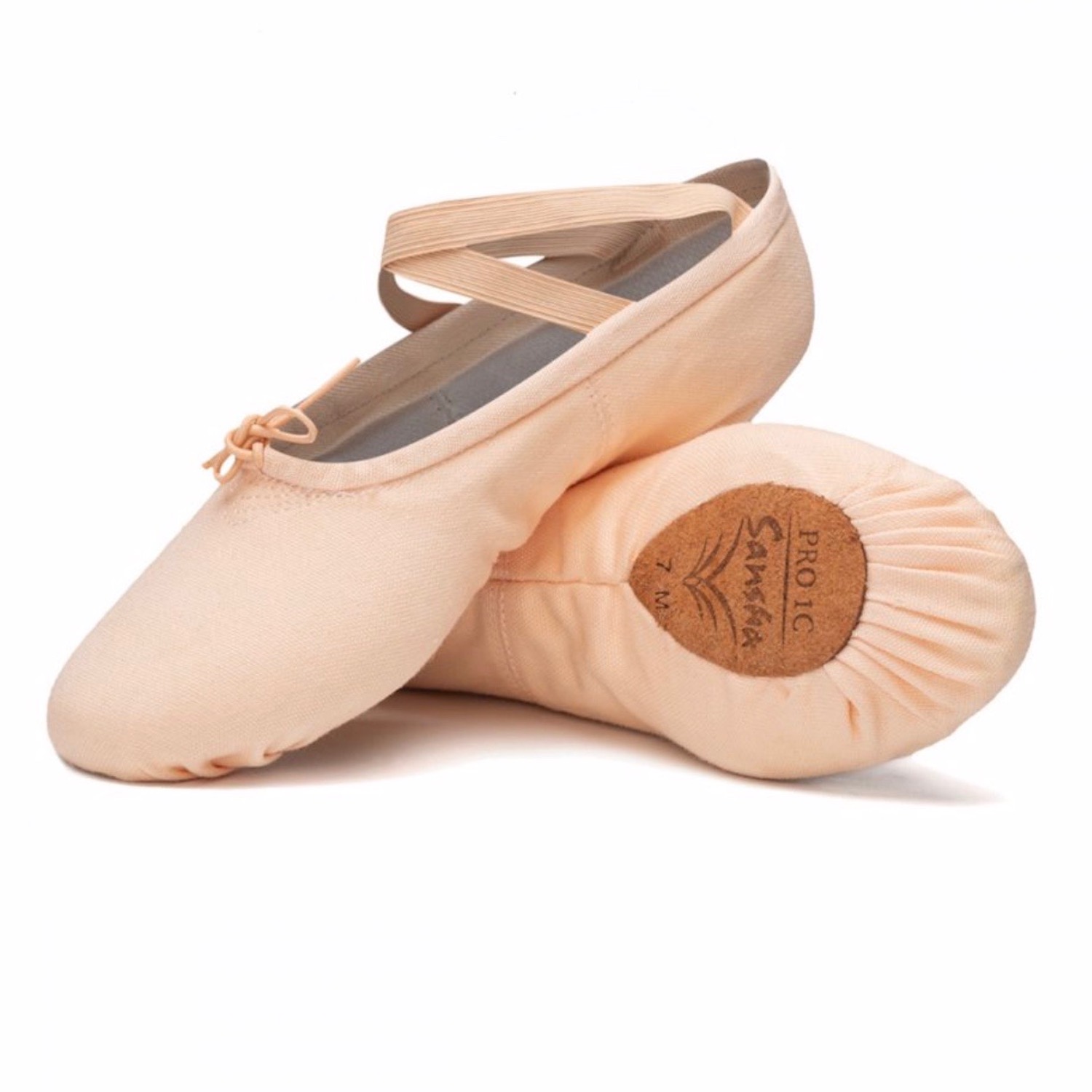 Ballettschläppchen Pro1 C in Nahaufnahme, freigestellt auf weiß, Fokus auf Form und geteilter Sohle.