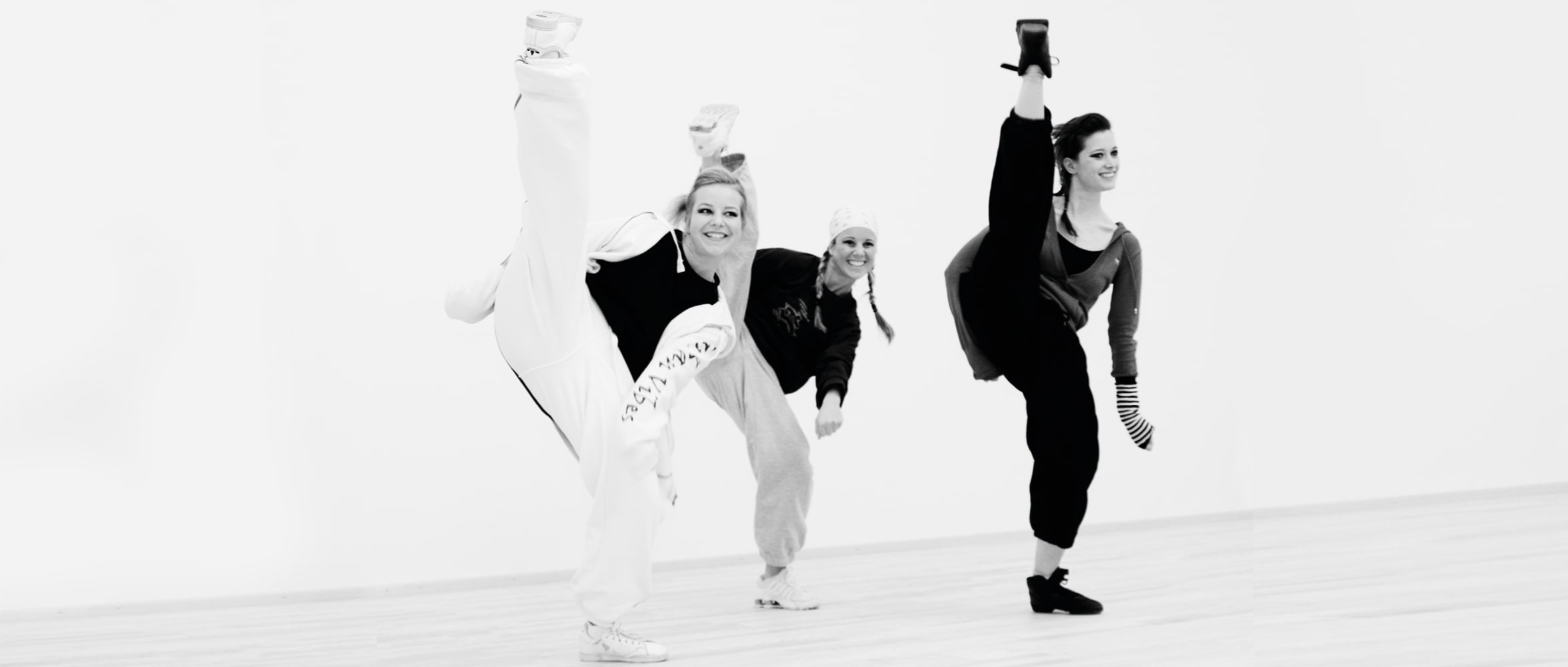 Gruppe tanzt Hip-Hop-Choreografie im Studio Siegburg